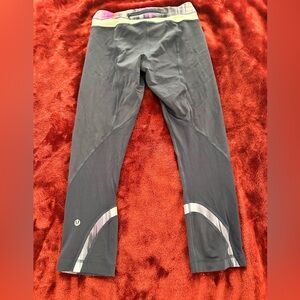 Lululemon Black Athletic Cropped Leggings with Reflective Trim size 4